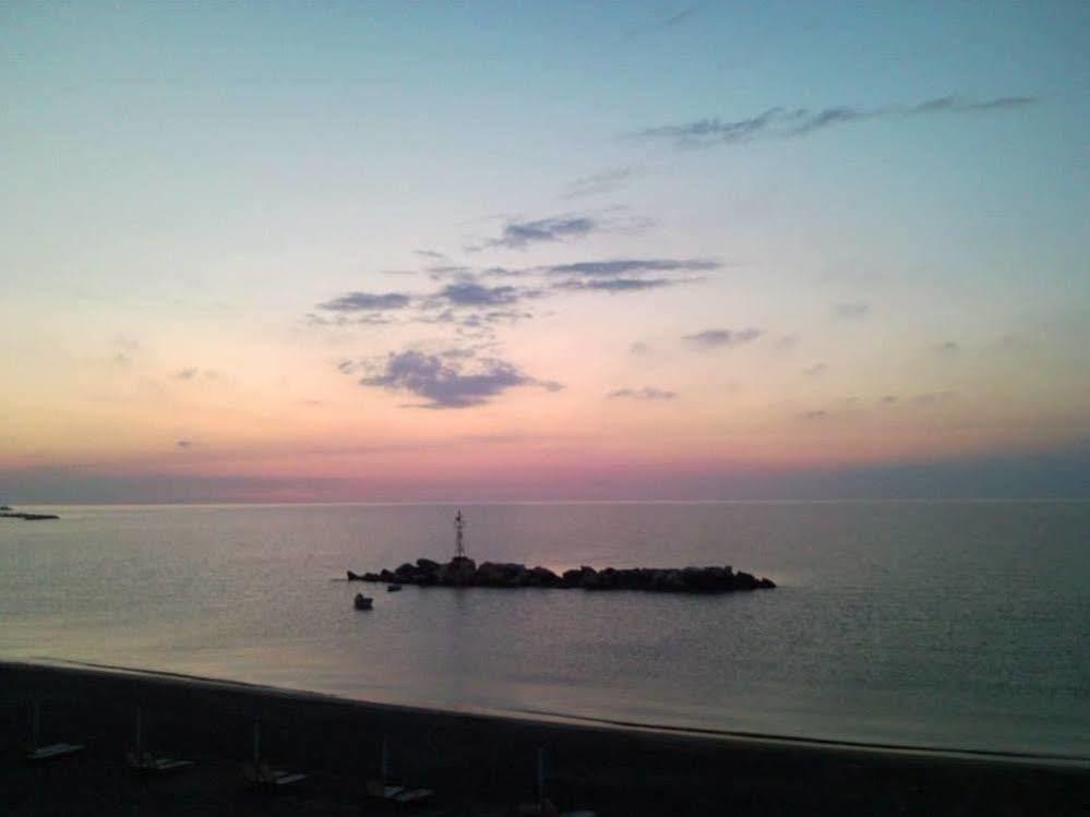Hydroussa Skyros Hotel Екстериор снимка